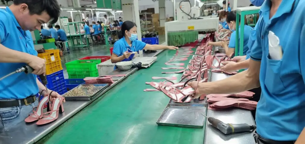 xưởng sản xuất giày dép nữ
